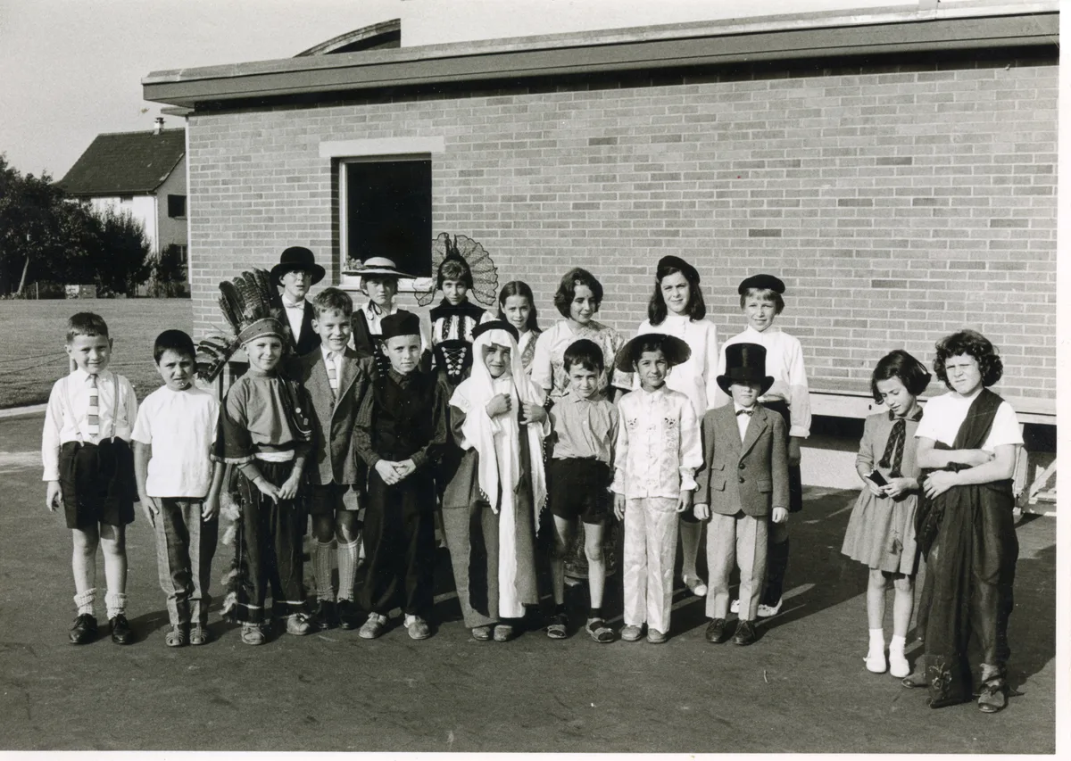 Klassenfoto aus den 1960er Jahren mit Samir. 